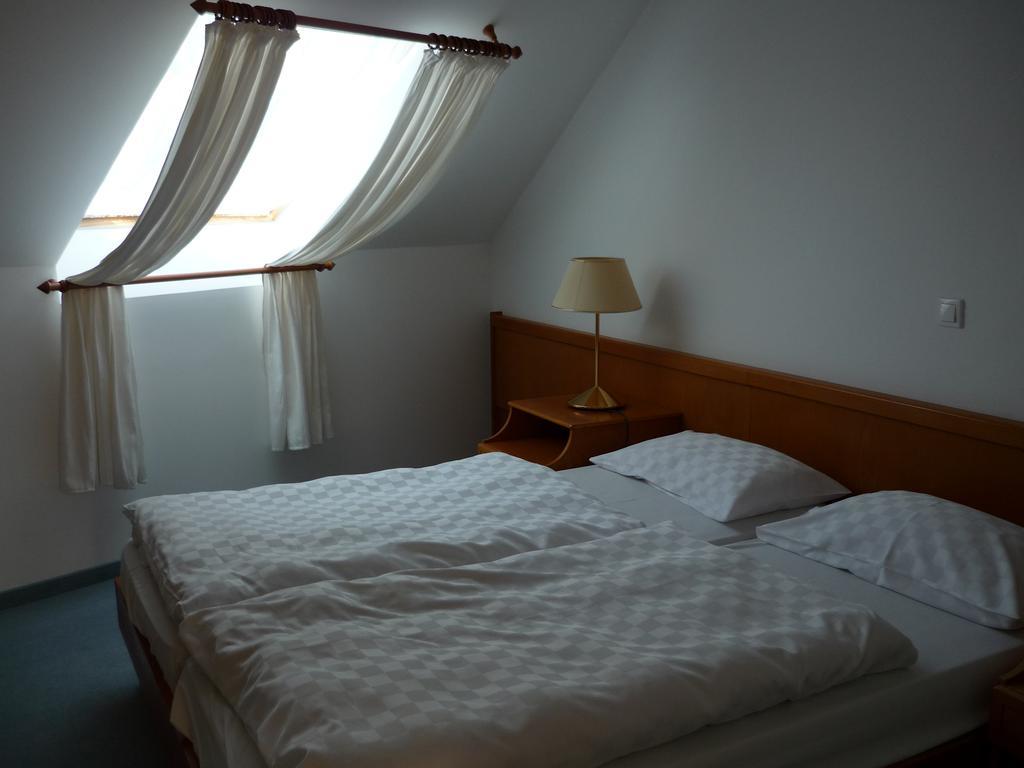 Oereg Malom Hotel Csepreg Oda fotoğraf